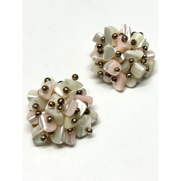 Vintage Japan Seashell Earrings - Picture 3 of 4